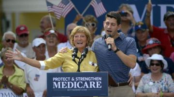 Paul Ryan hizo campaña acompañado de su madre, Betty, que como muchos ancianos del país pasa los inviernos en Florida atraída por su clima.