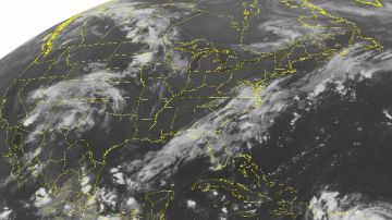 Los meteorólogos anticiparon que Isaac probablemente será un huracán de categoría 1 mañana.
