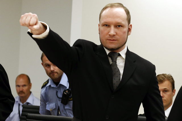 Anders Behring Breivik a su llegada al  tribunal,  ayer.