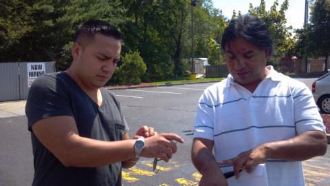 Jorge Segarra y Saulo Enríquez denunciaron haber sido atacados brutalmente por uniformados policiales de Elizabeth, NJ, cuando salían de una discoteca.