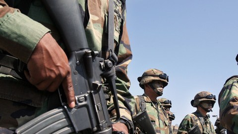 En México hay una guerra contra el crimen que no cesa. Aquí tropas militares que recorren las calles en Tijuana.