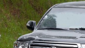 Vehiculo diplomático y blindado en el que viajaban agentes de EEUU que fue tiroteado por policías federales mexicanos.