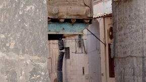 Soldados del Ejército sirio patrullando una calle en el área de Seif El Dawlah, provincia de Aleppo, el sábado.