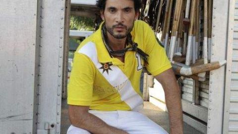 Khotán posa en una foto de promoción de 'Royal Pains', que se emite mañana.