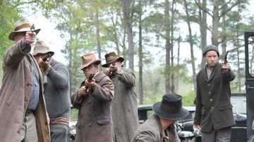 Shia La Beouf (der.) es uno de los tres hermanos protagonistas de 'Lawless'.