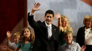 Al aceptar la nominación de su partido a la vicepresidencia, Paul Ryan dijo que desactivarán la reforma de salud del presidente Obama.