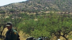 Miembros de la Patrulla Fronteriza realizan un simulacro  en la peligrosa zona que es muy transitada por los narcos.