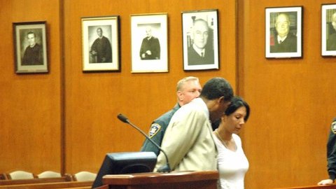 Bárbara Nieto, junto a su abogado, Christopher Renfroe, en el tribunal.