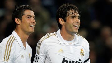 Cristiano Ronaldo (izq.) y Kaká (der.) juntos en una foto de abril del 2012.