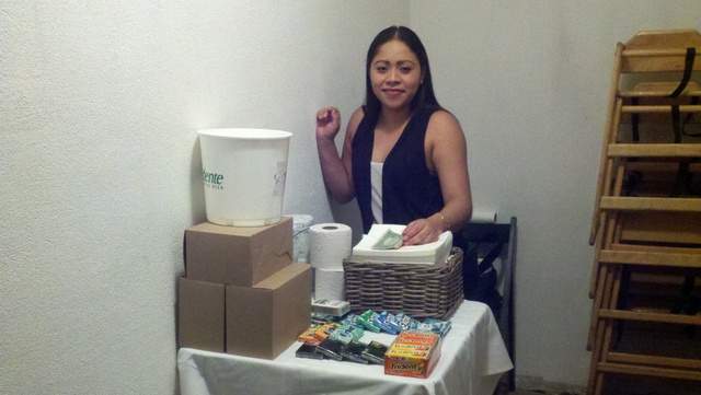 Martha Botero, mexicana de 22 años, que trabaja en MamaJuana, en Queens, afirma que el trabajo aparenta ser cómodo pero necesita mucha paciencia con clientas difíciles.