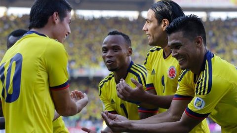 Falcao y Teo celebran la goliza que Colombia le asestó a Uruguay.