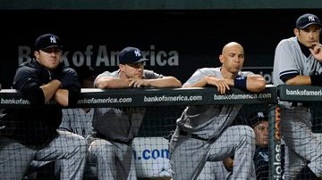 Los suplentes Yankees vieron el gran peloteo de los Orioles desde el dugout.