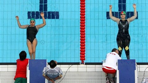 Patricia Valle (izquierda) ganó un bronce más para México en los 50 metros libres en los Paralímpicos de Londres.