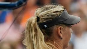 Azarenka bailó rap al estilo LMFAO después de saludar a Sharapova.