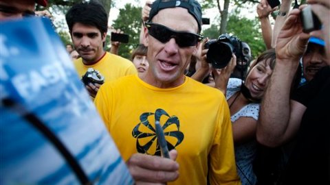 Lance Armstrong planeaba correr la maratón de Chicago para recaudar fondos contra el Cáncer.