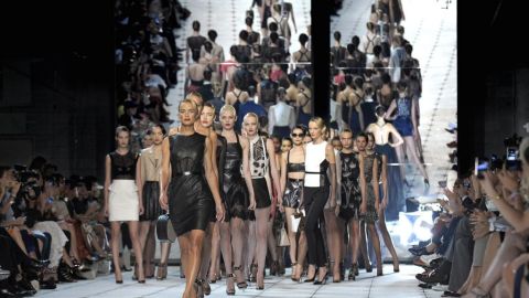 Una pasarela numerosa en la Semana de la Moda de Nueva York.