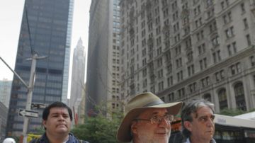 El dirigente de la Caravana por la Paz, el poeta mexicano Javier Sicilia, caminaba ayer por las calles de Nueva York.