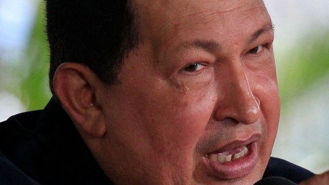 Hugo Chávez, izq. enfrentará en las próximas elecciones a Henrique Capriles.