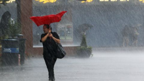 El servicio meteorológico estadounidense emitió una alerta de tornado para los distritos de Brooklyn y Queens.