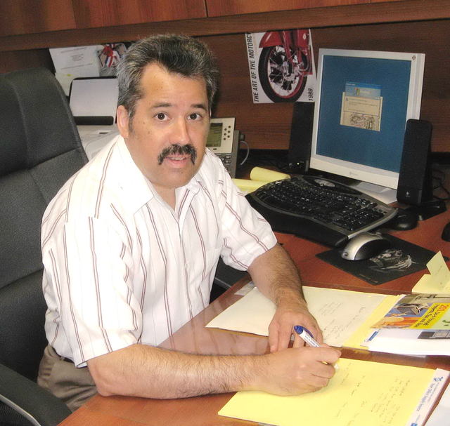 El dominicano Miguel Vargas-Caba, habla varios idiomas y fue quien, luego del 9/11, coordinó en el Armory a los traductores que asistieron a familiares de las víctimas.
