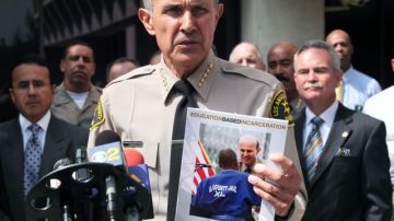 La protesta contra el alguacil de Los Ángeles, Lee Baca, será por participar en un programa de colaboración entre las autoridades locales e Inmigración.
