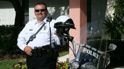 Muy sentida ha sido la muerte del oficial Bruce St. Laurent.