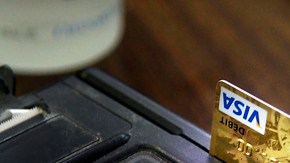 La mayoría de las compras las hacen los norteamericanos con dinero "plástico"