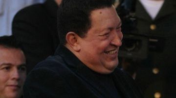 El presidente de Venezuela, Hugo Chávez, recibió en el palacio presidencial de Miraflores al llamado “rey de la canción mexicana”, Vicente Fernández.