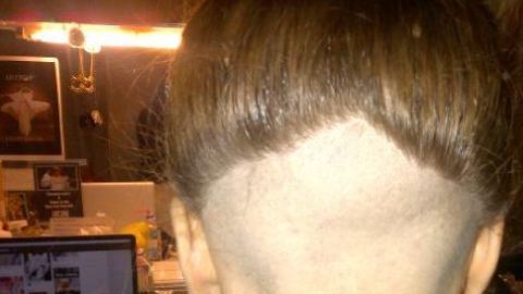 Este corte ha sido para rendir tributo a la madre de uno de sus amigos íntimos escribió Lady Gaga.