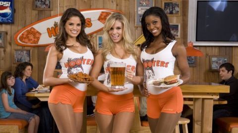 No hay actractivo que alegadamente le haga al demandante regresar a Hooters.