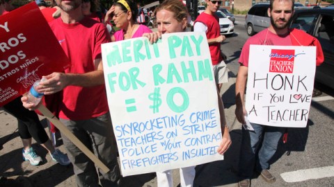Los docentes pedían ayer un mayor compromiso sobre aumentos vinculados a la experiencia y otros beneficios.