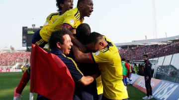 José Rondón (centro) con sus dos goles le dio la victoria a Venezuela 2-0 sobre Paraguay, que no levanta cabeza.