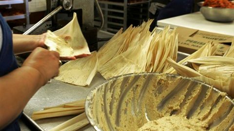 El local donde se elaboraban los tamales no contaba con la inspección sanitaria.