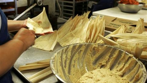 El local donde se elaboraban los tamales no contaba con la inspección sanitaria.