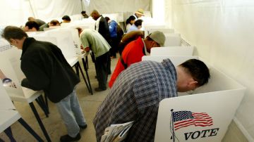 Las leyes de restricción del voto de  varios estados podrían alejar de las urnas a  700,000 electores de minorías.