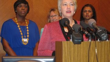 La alcaldesa de Houston Annise Parker impulsa un nuevo programa contra la obesidad.