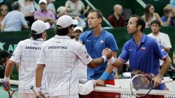 Berdych y Stepanek de República Checa mostraron su superioridad frente al dobles de Argentina y se perfilan hacia la final de la Copa Davis.