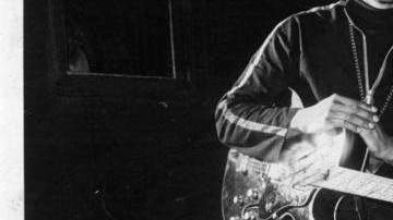 Rodríguez grabó dos álbumes que no tuvieron mucho éxito en EEUU, pero sí en Sudáfrica.