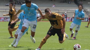 En el estreno de Mario Carrillo como entrenador, los Pumas de la UNAM cayeron 1-0 en casa ante San Luis.