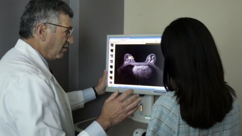 La razón de que el cáncer sea ya la mayor causa de muerte entre los hispanos se debe posiblemente a que ese grupo como comunidad en Estados Unidos es más joven que los blancos y negros que no son latinos.