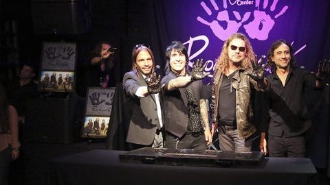 Maná al completo celebró la inmortalización de sus huellas en el Rockwalk de Guitar Center en Sunset Blvd.