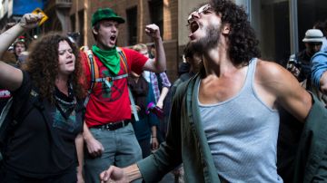 El movimiento, inspirado en los "indignados" del 15M de España y las revueltas de la primavera árabe, empezó a tomar las calles   de la Gran Manzana el 17 de septiembre de 2011, para protestar "por la avaricia y los excesos" en Wall Street.