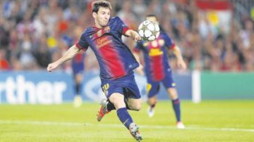 Lionel Messi volvió a ser el salvador del Barcelona, que evitó caer en casa en la primera jornada de la Liga de Campeones.