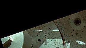 El autógrafo es una placa que está firmada por Obama, Joe Biden, y el director de la NASA, Charles Bolden.