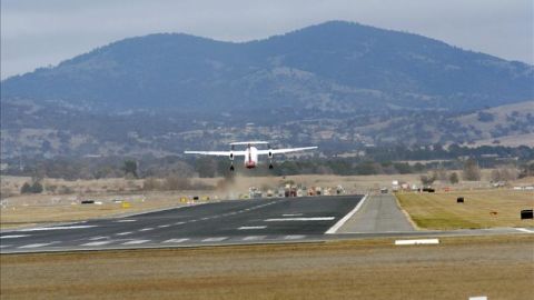 La técnica de aterrizaje, llamada RNAV approach, emplea instrumentos que permiten volar a menor velocidad en los momentos previos al aterrizaje.