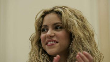 Shakira fue invitada por Juanes a escribir una columna en la edición especial del diario El Tiempo.