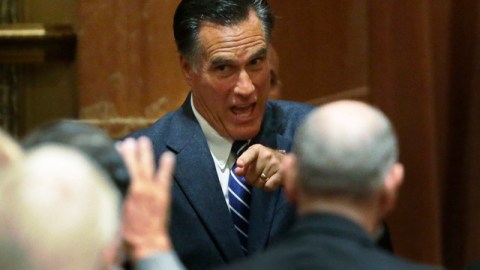 Romney, ayer, con donantes a su campaña en Marina Del Rey.