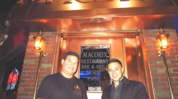 Los dominicanos Elbys González, izq. y Steven Almonte están al mando en el Restaurante Macorix en Brooklyn. Ambos son veteranos de guerra y estuvieron en Irak.