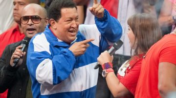 El presidente Hugo Chávez bailó durante un mitin en   el Poliedro de Caracas.