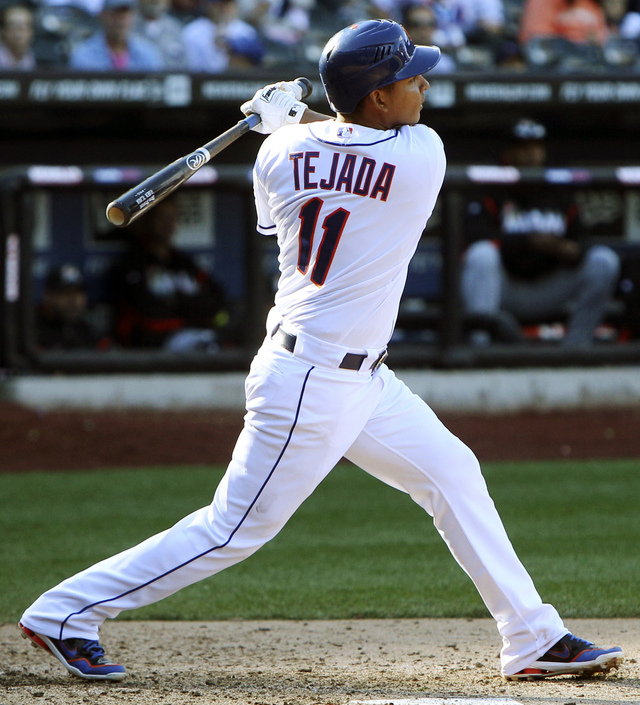 El panameño Rubén Tejada conectó el hit que le dio el triunfo a los Mets.